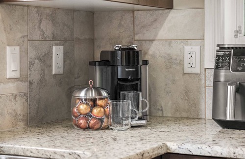 Bridgeland Casa | Social Haus Trendy 3BR Townhome in Bridgeland YYC