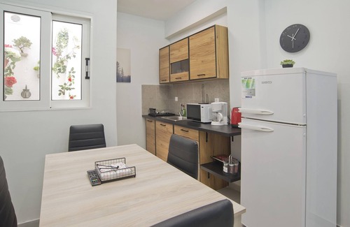 Peiraiki Apartamento | Sofia's Home Piraeus Modern, Reno, Fully Equipped