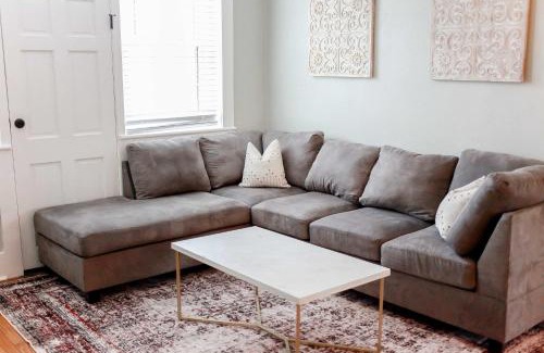 Ghent Apartamento | Sojourn at Colley Manor Unit 5 Sleeps 4