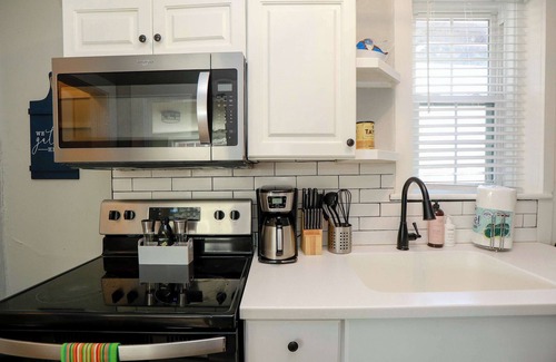 Ghent Apartamento | Sojourn at Colley Manor Steps from Local Favorites Unit #6