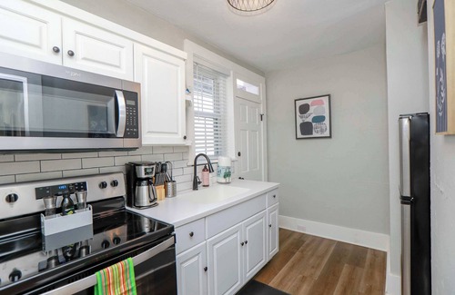 Ghent Apartamento | Sojourn at Colley Manor Steps from Local Favorites Unit #6