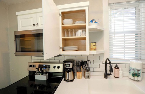 Ghent Apartamento | Sojourn at Colley Manor Steps from Local Favorites Unit #6