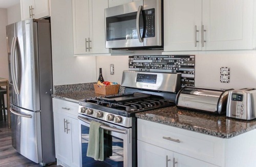 East Ocean View Casa | Sojourn Bay Breeze Retreat 4 BR Beach Family Home