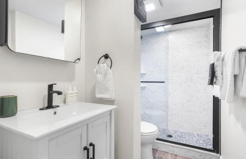 Capitol Hill Casa | Sojourn Charming Lower Level Studio - Capitol Hill