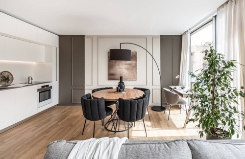 Ciudad Jardin Apartamento | Sol - 1 bedroom, shared pool in Ciudad Jardín