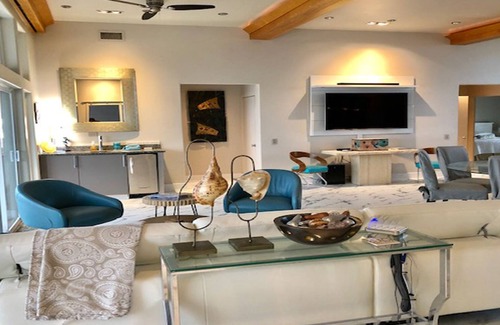 Pensacola Beach Casa | Sol LaRuu directo Gulf / BeachFront White Sand Beaches Contempory Home