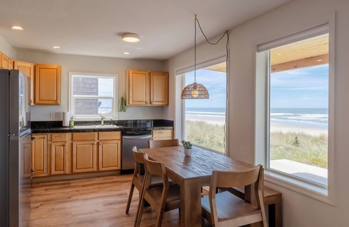 Tierra Del Mar Casa | Sol Luna-oceanfront, hot tub, amazing views!