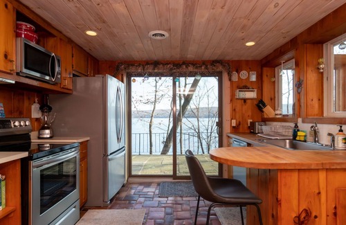 Grange Landing Cabaña | Solitude: "Canandaigua Lake Front + Large Family Home for Finger Lakes Vacation"