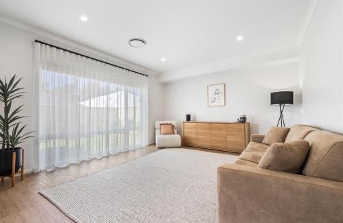 Dunsborough Casa | Solkis - Walk to Town, Next to Golf Course