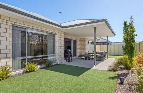 Dunsborough Casa | Solkis - Walk to Town, Next to Golf Course