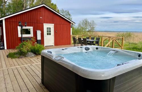 Vreta Kloster Casa | Solvik Lakehouse & Outdoor Spa