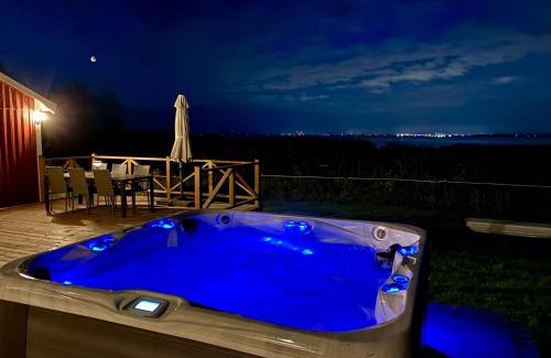 Vreta Kloster Casa | Solvik Lakehouse & Outdoor Spa