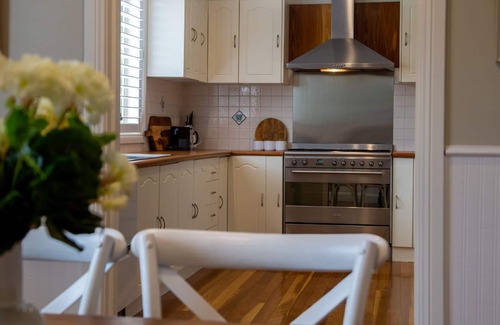 Robertson Casa | Somerset – Stay 3, Pay 2!
