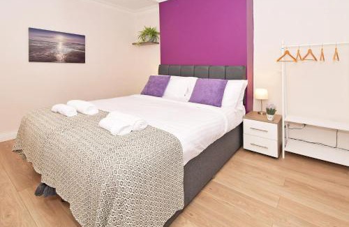 Crewe Casa | Somerville House by YourStays - 4 Bedroom House in Crewe