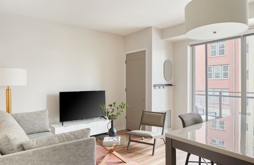 Uptown Apartamento | Sonder at REVEL | One-Bedroom Apartment w/ Balcony