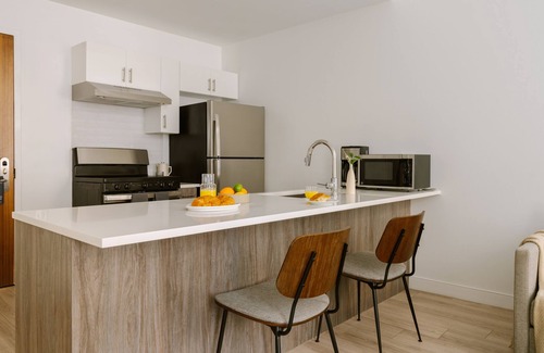Midtown Village Apartamento | Sonder The Witherspoon | Accessible One-Bedroom Apartment