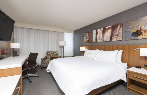 East Paris Hotel | Sonesta Hotel Grand Rapids Airport