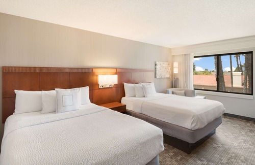 Downtown Village Hotel | Sonesta Select Huntington Beach Fountain Valley