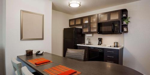 Southfield Hotel | Sonesta Simply Suites Detroit Southfield