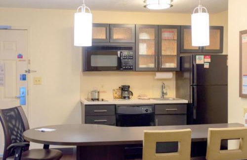 South Hills Hotel | Sonesta Simply Suites Pittsburgh Airport