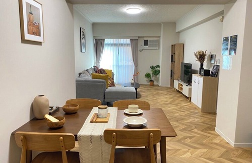 Xinyi Apartamento | Songshan 204- Spacious Family Stay Near Raohe Night Market – 4B2B