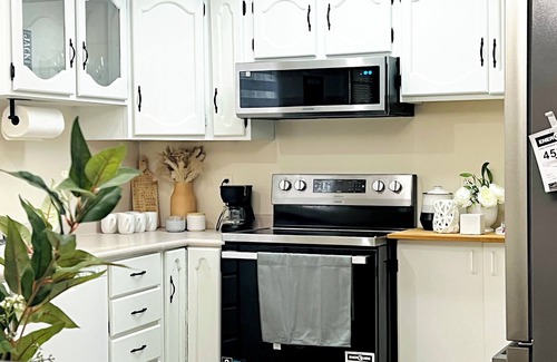 Prince Albert Casa | Soothing 3-bedroom 2-bathroom house with AC & play area in Prince Albert