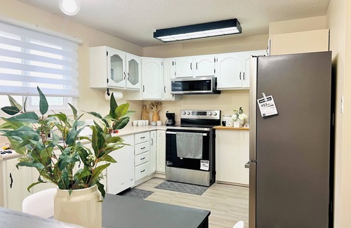 Prince Albert Casa | Soothing 3-bedroom 2-bathroom house with AC & play area in Prince Albert