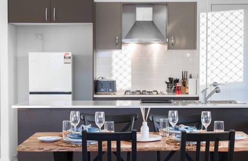Yarrabilba Casa | Soothing 4-bedroom house with AC in Yarrabilba