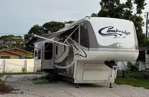 Largo Casa | Soothing RV with AC in Largo