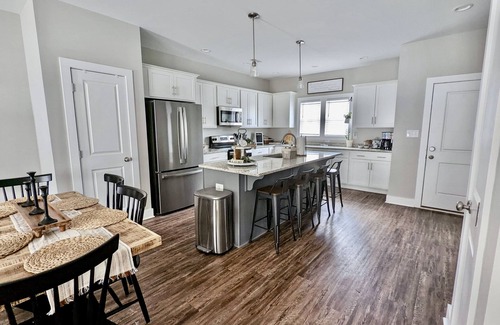 Naruna Casa | Sophie’s House- Cozy townhouse near Liberty University