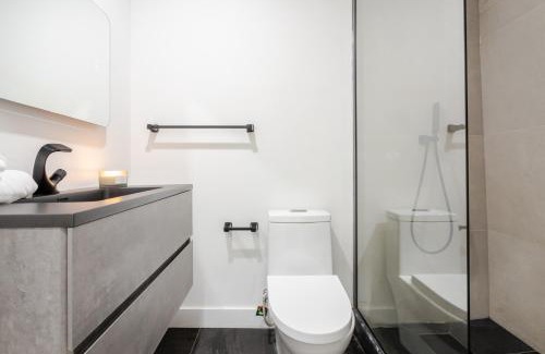 Sainte-Marie Apartamento | Sophisticated 3BR with Outdoor Retreat