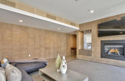 Palm Desert Apartamento | Sophisticated and contemporary condo off El Paseo