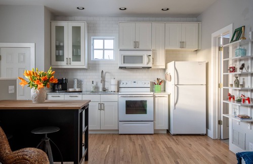 Longmont Casa | Sofisticado y acogedor Carriage House en Prospect Newtown