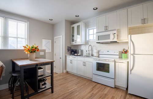 Longmont Casa | Sofisticado y acogedor Carriage House en Prospect Newtown