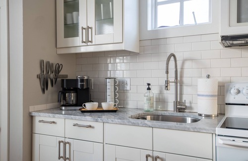 Longmont Casa | Sofisticado y acogedor Carriage House en Prospect Newtown