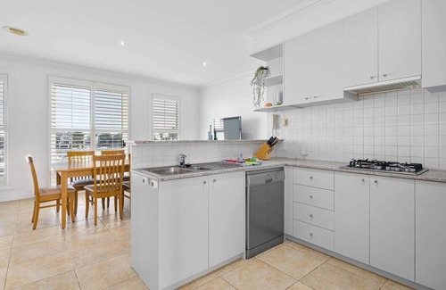 Patterson Lakes Casa | Sophisticated Waterfront Haven Views & Parking