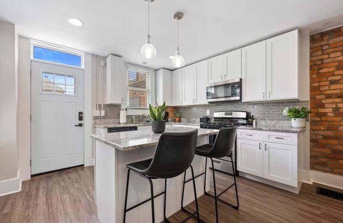 Downtown Columbus Casa | Sophisticated Boho Condo Walkable Columbus