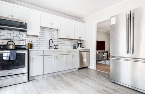 Southern Pines Cabaña | SoPi Cottage - Walk to Town - King Bed