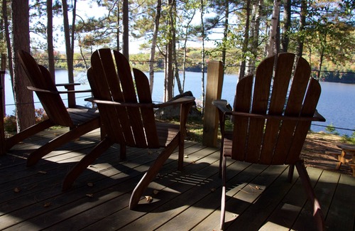 Bryant Pond Casa | Concord Pond Waterfront Retreat, campamento fuera de la red pero con el lujo de un hogar