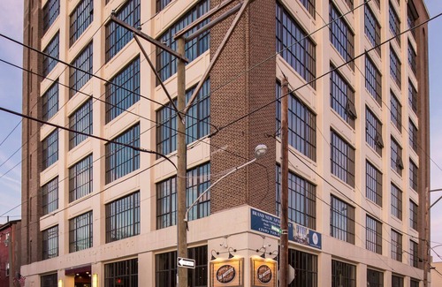 West Poplar Apartamento | Sosuite 2BR Apt w Balcony W D Gym On-site Bar