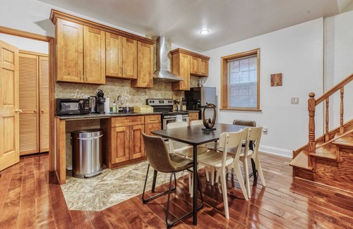 Midtown Village Apartamento | Sosuite | 2BR Apt w Shared W/D, En-Suite Baths