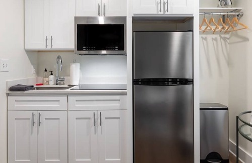 Center City East Apartamento | Sosuite Micro Studio w Shared W D Gym Lounge