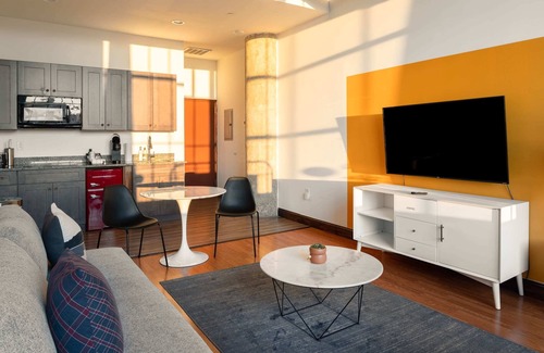 West Poplar Apartamento | Sosuite | Studio w W/D, Gym, On-Site Restaurant