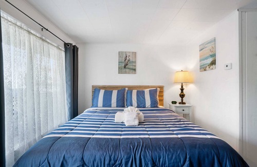 East Jordan Casa | 🌼 South Arm Retreats Motel: Lake View Standard Room ➠ Unit 2