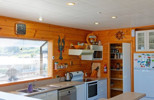 South Bay Casa | South Bay | Great View | Classic Kiwi Bach - KK922
