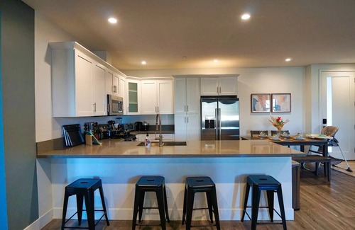 Lawndale Condominio | South Bay Sanctuary