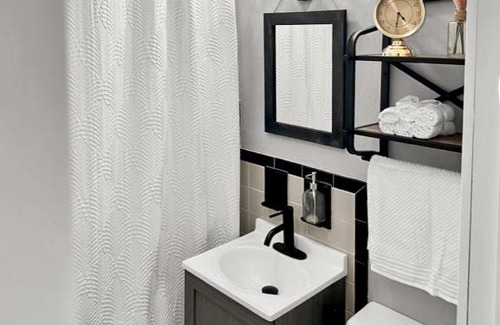 South Bend Casa | South Bend Gem: Ideal Location, Cozy