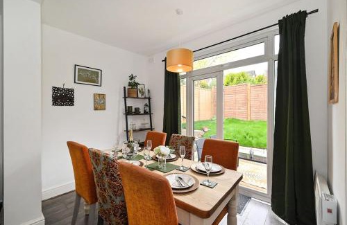 Croham Apartamento | South Croydon, garden maisonette, free parking, Gatwick accessible