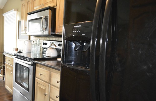 Overland Park Casa | South OP, 4 BDRM, Game Room, 85" TV