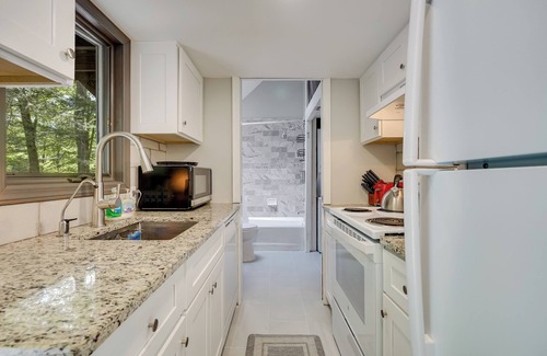 South Salem Cabaña | South Salem Vacation Rental w/ Furnished Deck!